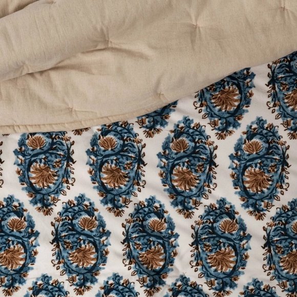 New Velvet Navy Paisley Quilt-Queen - Picture 2 of 7